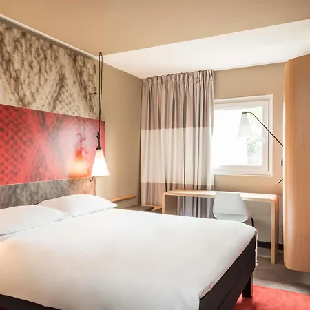מלון Ibis Centre 3*